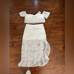 Jaus Australia top size medium, skirt size large